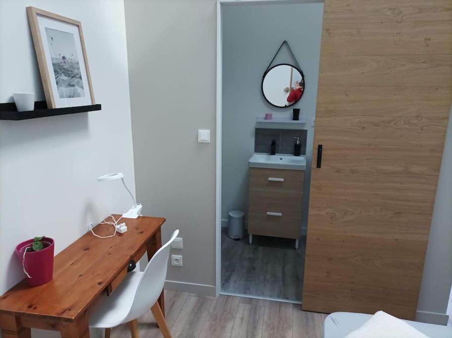 Maison Les Iris - 3 Chambres Et 3 Salles De Bain - 3 A 6 Personnes - Futuroscope Avanton Luaran gambar