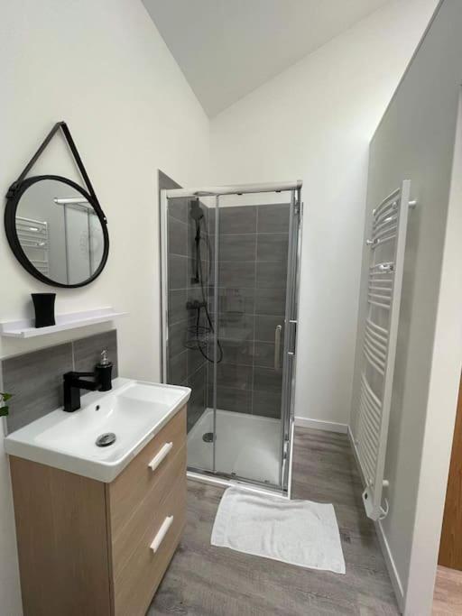 Maison Les Iris - 3 Chambres Et 3 Salles De Bain - 3 A 6 Personnes - Futuroscope Avanton Luaran gambar